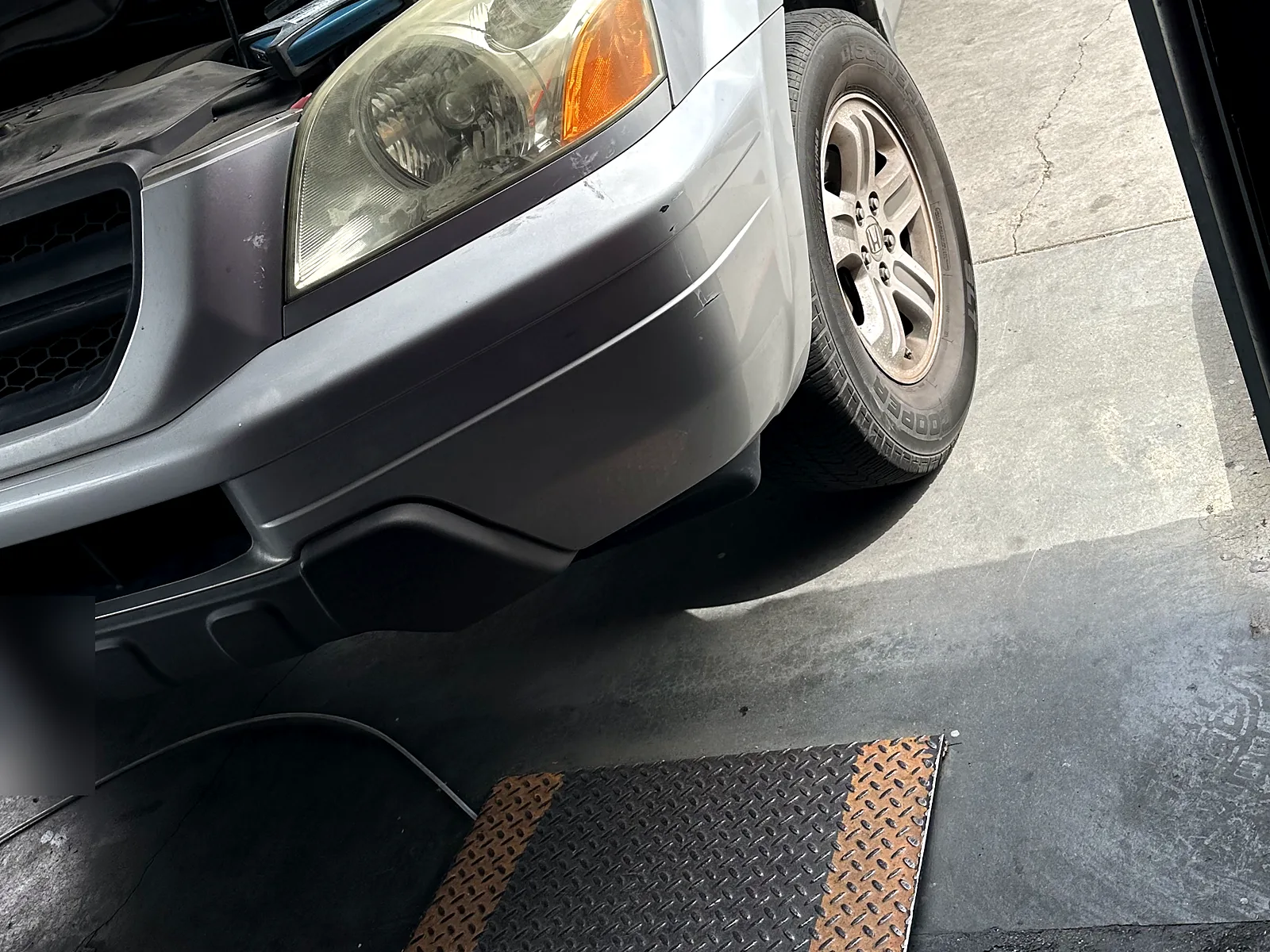 Hybrid smog check in Escondido, CA: Honda SUV with the hood open in our test bay