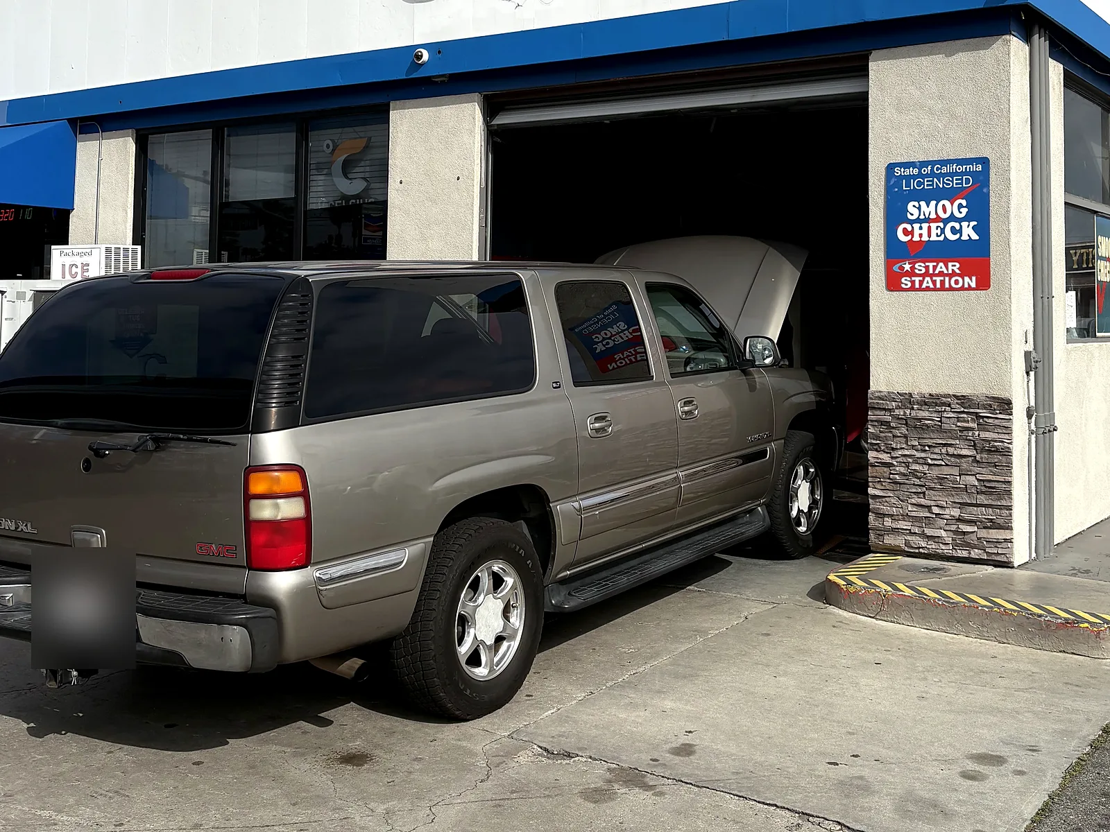 Smog retest in Escondido, CA: full-size SUV in our East Valley Parkway bay